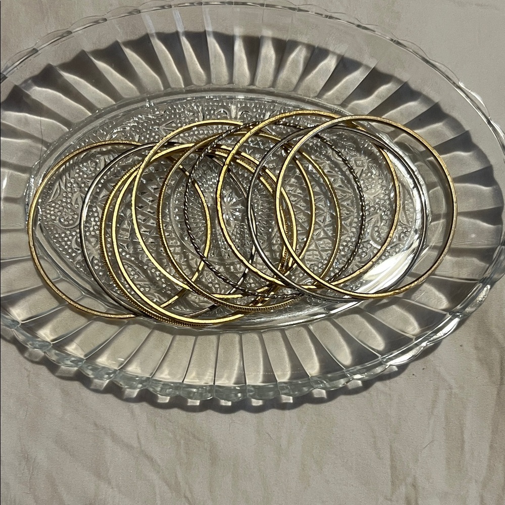 Elegant Gold and Silver Bangle Set - Picture 3 of 4
